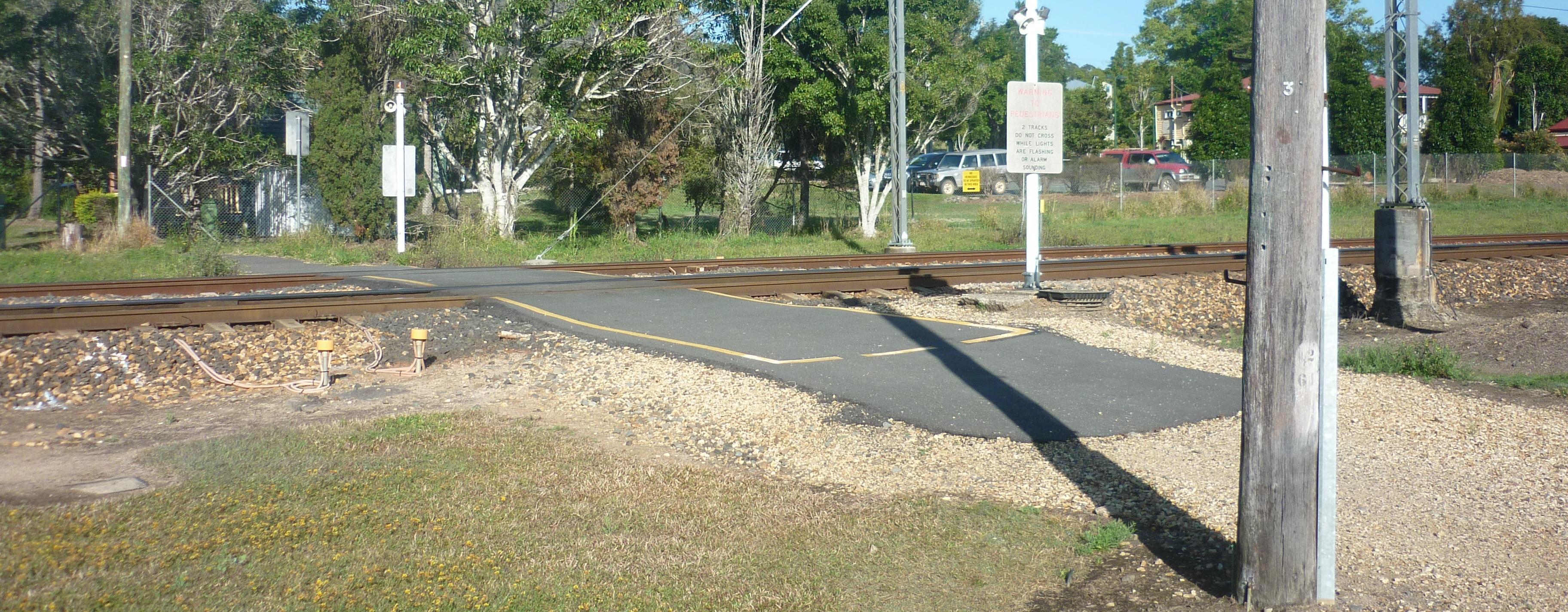 Image of the Pomona pedestrian rail crossing prior to be upgraded in 2020