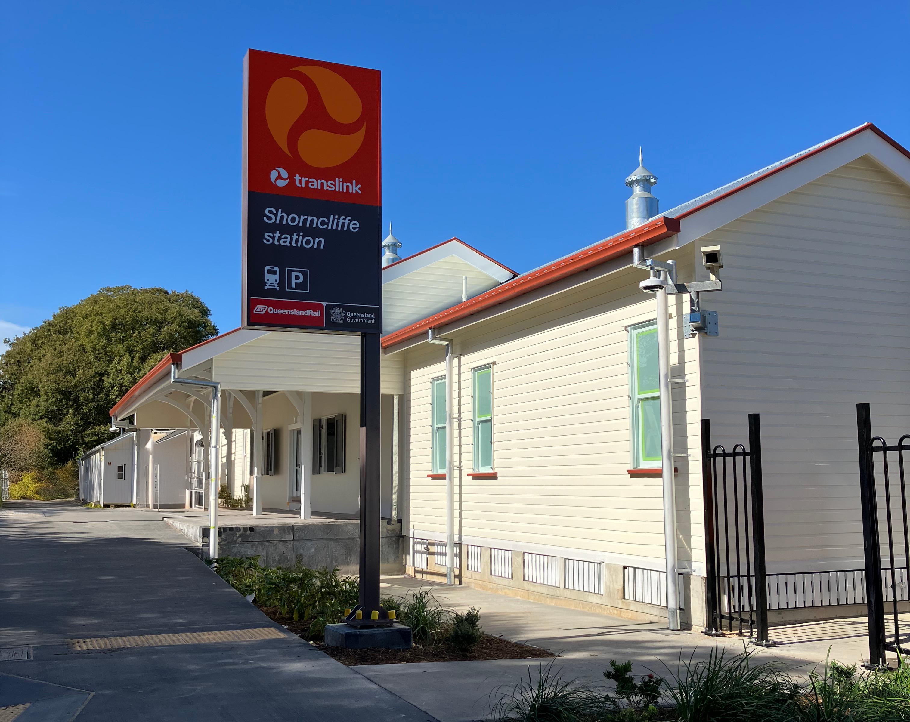 ​Accessible entrance to ticket office and waiting area